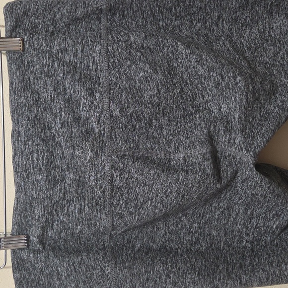 Beyond Yoga Heather Grey High Waisted Cropped Capri Leggings Size 1X - Picture 8 of 12